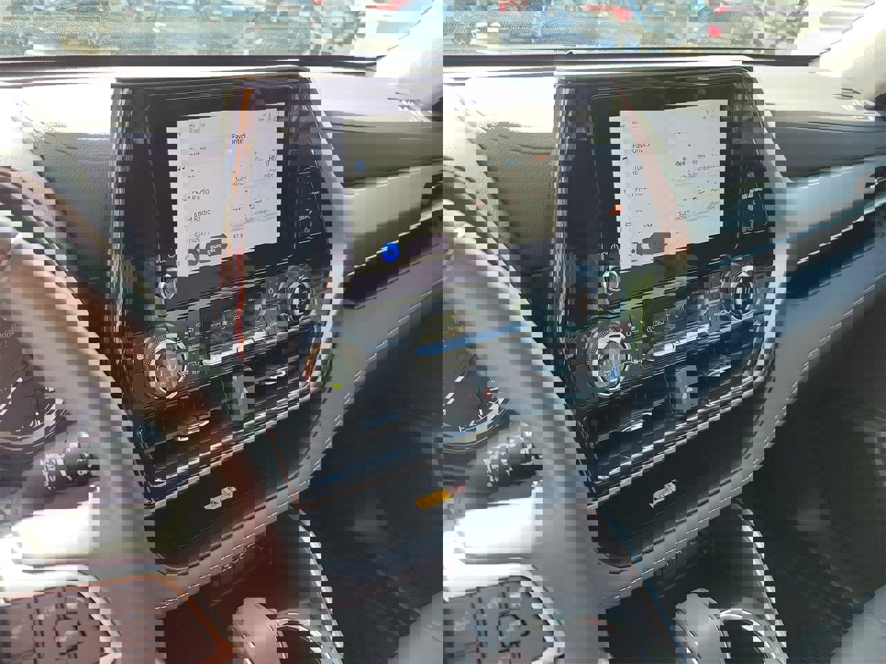 Used 2024 Toyota Highlander LE image 25