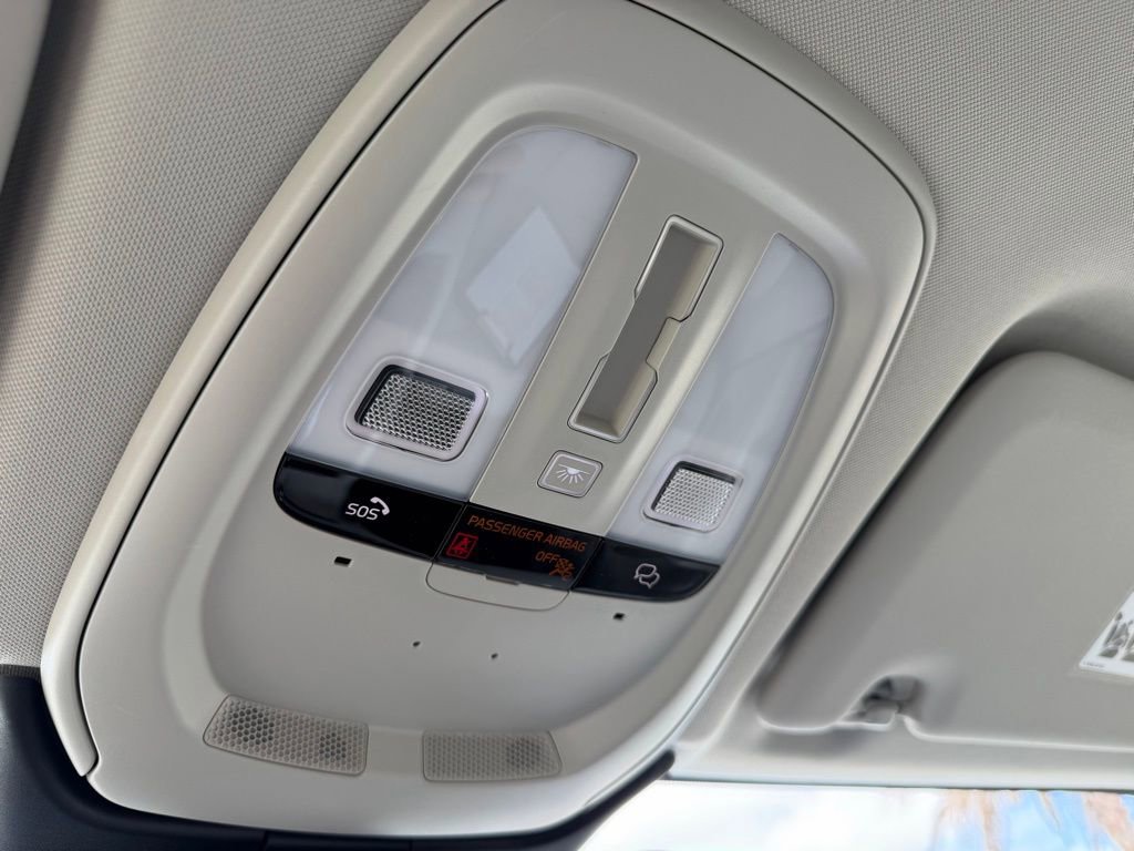 Used 2023 Volvo XC60 B5 Plus w/ Climate Package image 21