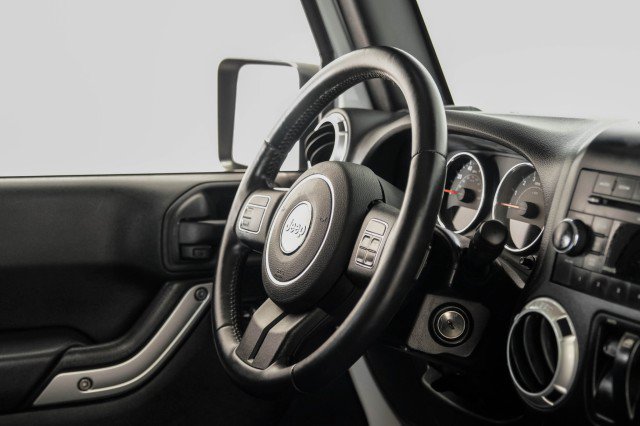 Used 2015 Jeep Wrangler Sahara AWD/4WD image 12