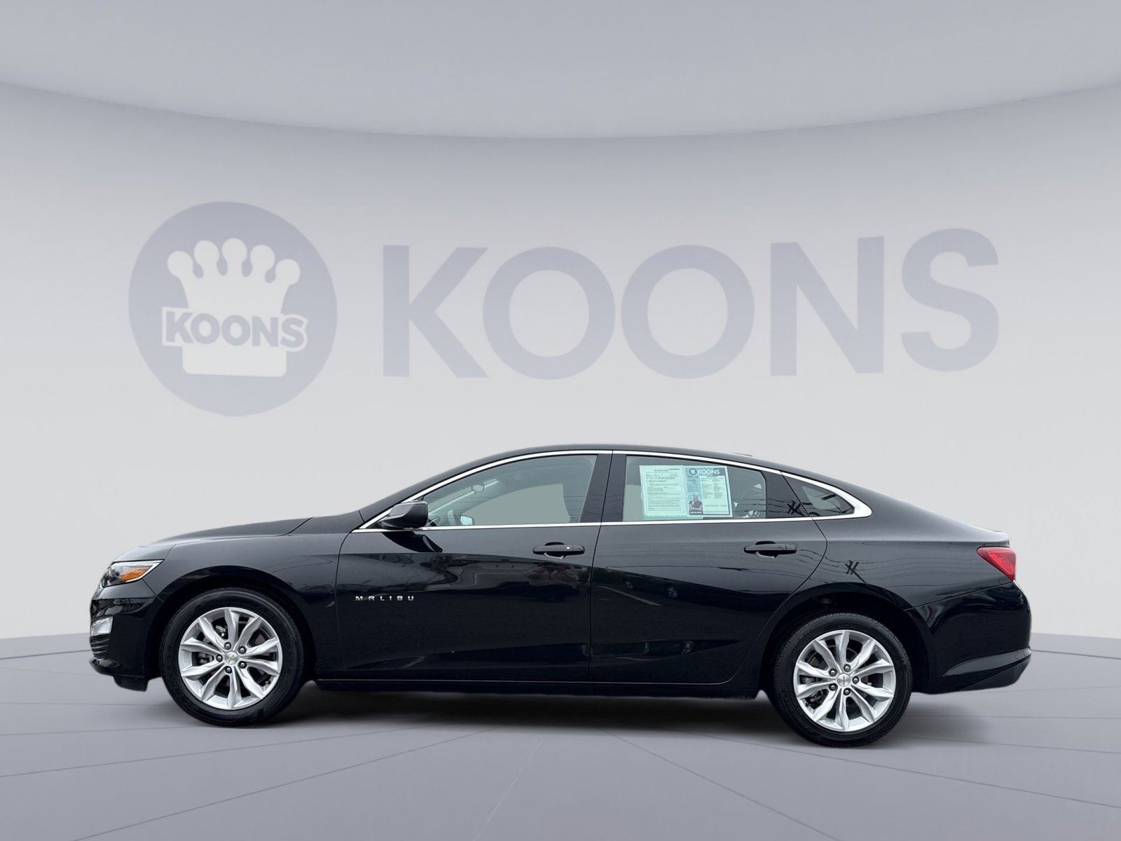 Used 2025 Chevrolet Malibu LT image 2