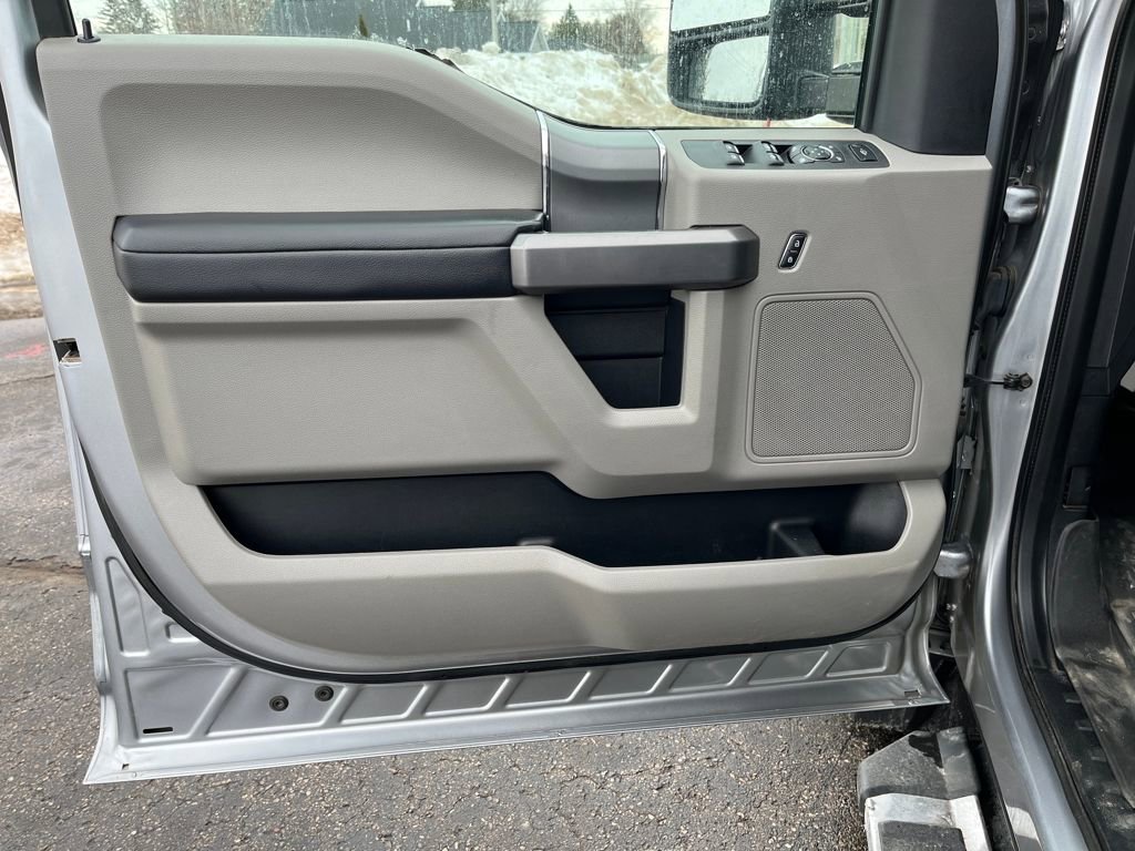 Used 2021 Ford F350 XLT w/ XLT Premium Package image 11