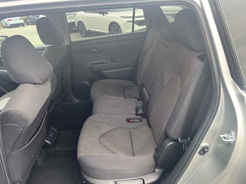 Used 2024 Toyota Highlander LE image 14