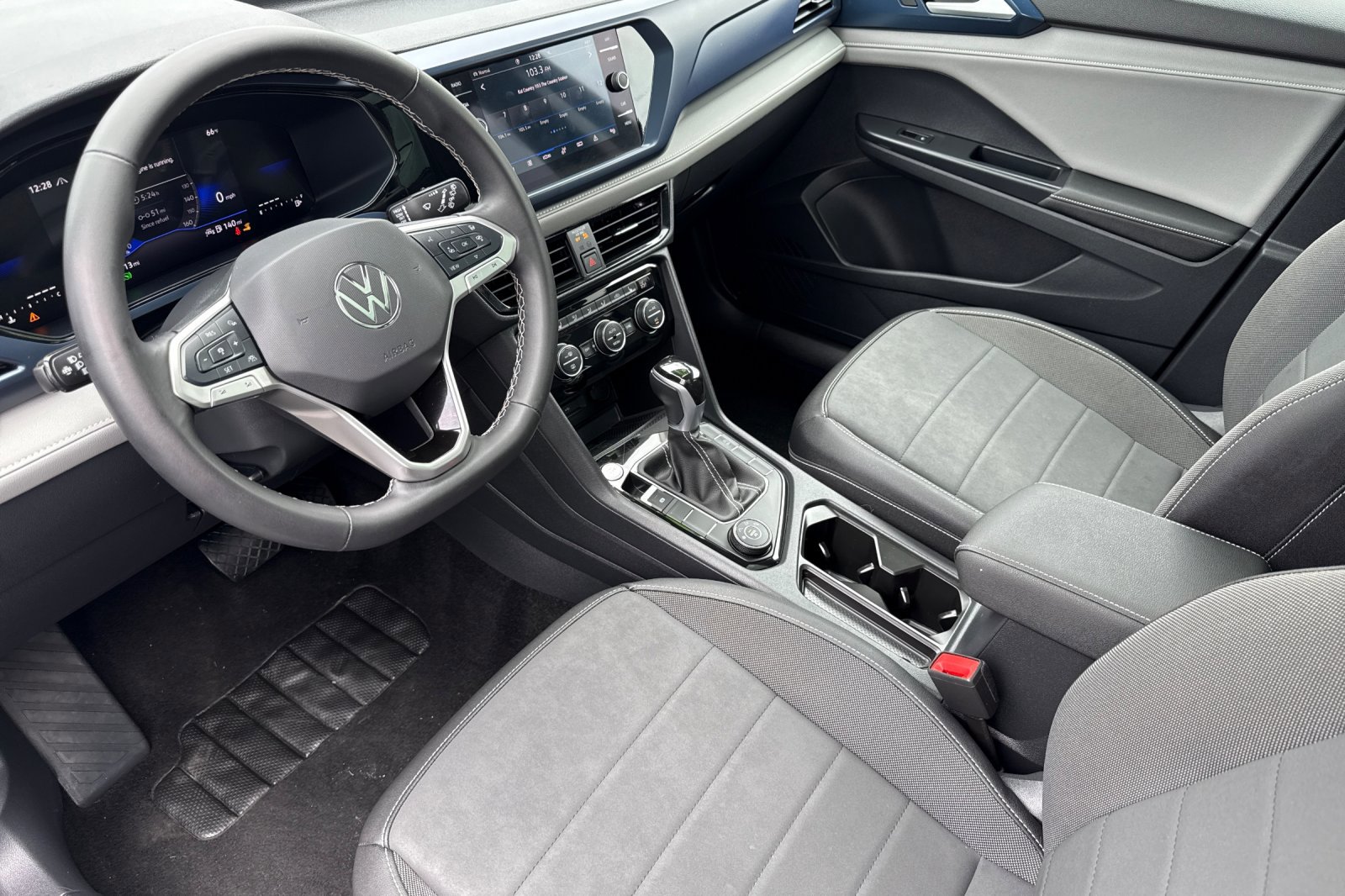 Used 2024 Volkswagen Taos SE image 10