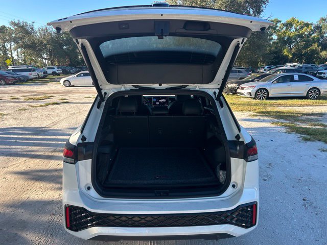 Used 2026 Volkswagen Tiguan SE R-Line FWD image 5