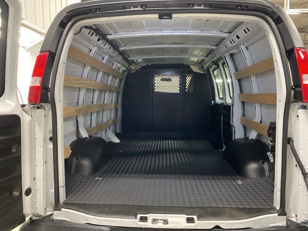 Used 2024 GMC Savana 2500 w/ Driver Convenience Package image 7