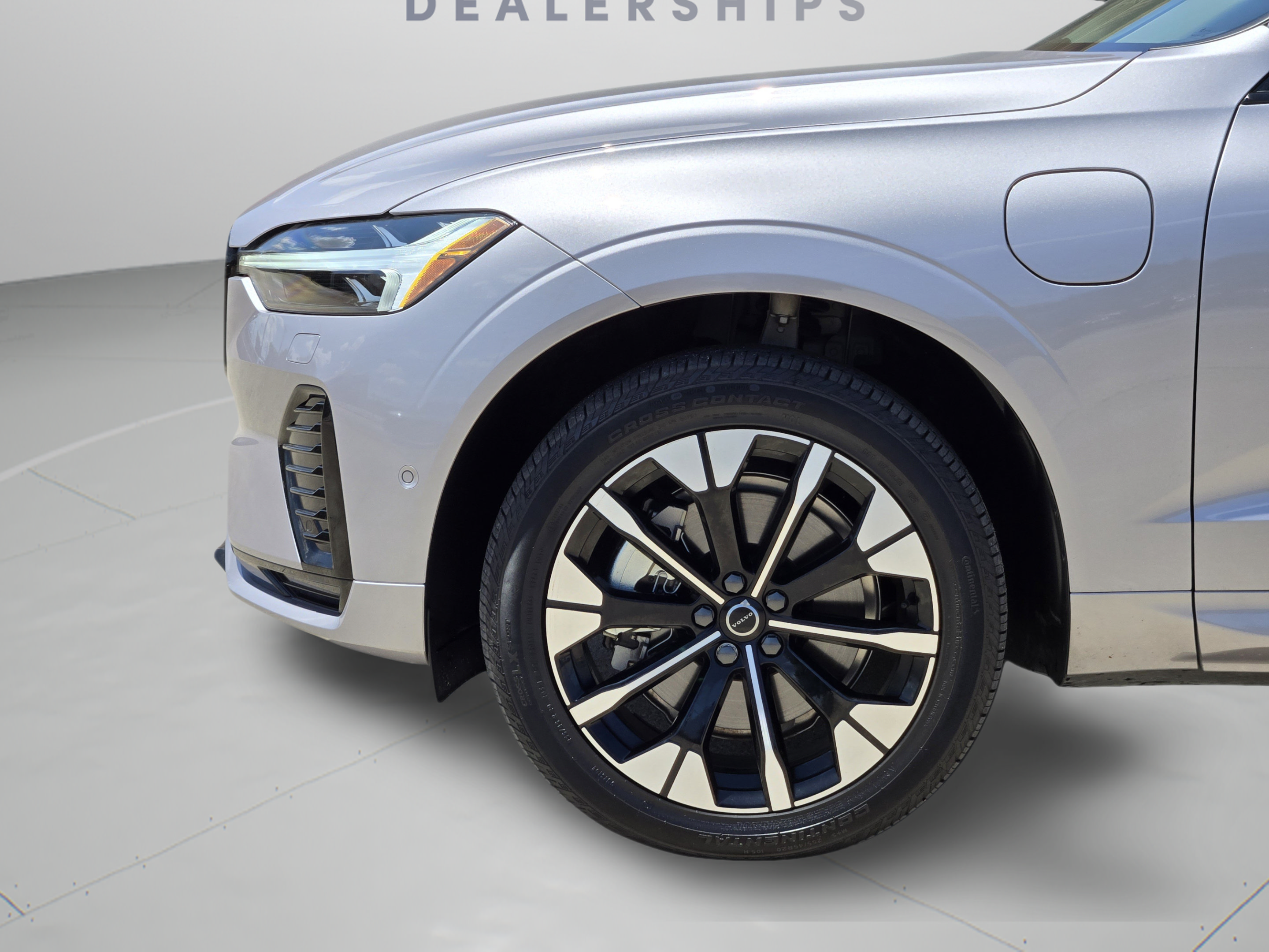 Certified 2026 Volvo XC60 T8 Plus w/ Protection Package Premier AWD/4WD image 35