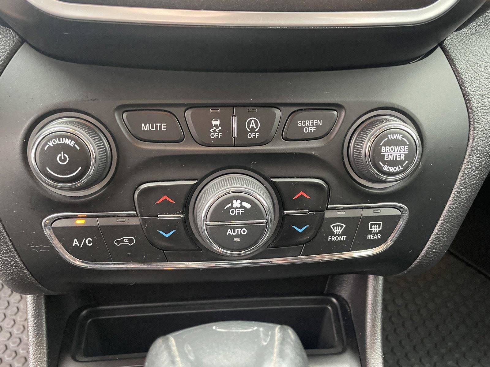 Used 2020 Jeep Cherokee Trailhawk w/ Cold Weather Group image 20