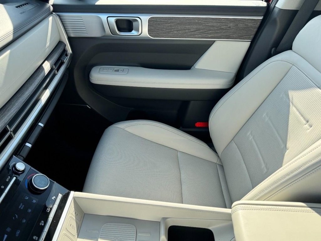 Used 2024 Hyundai Santa Fe Calligraphy image 15