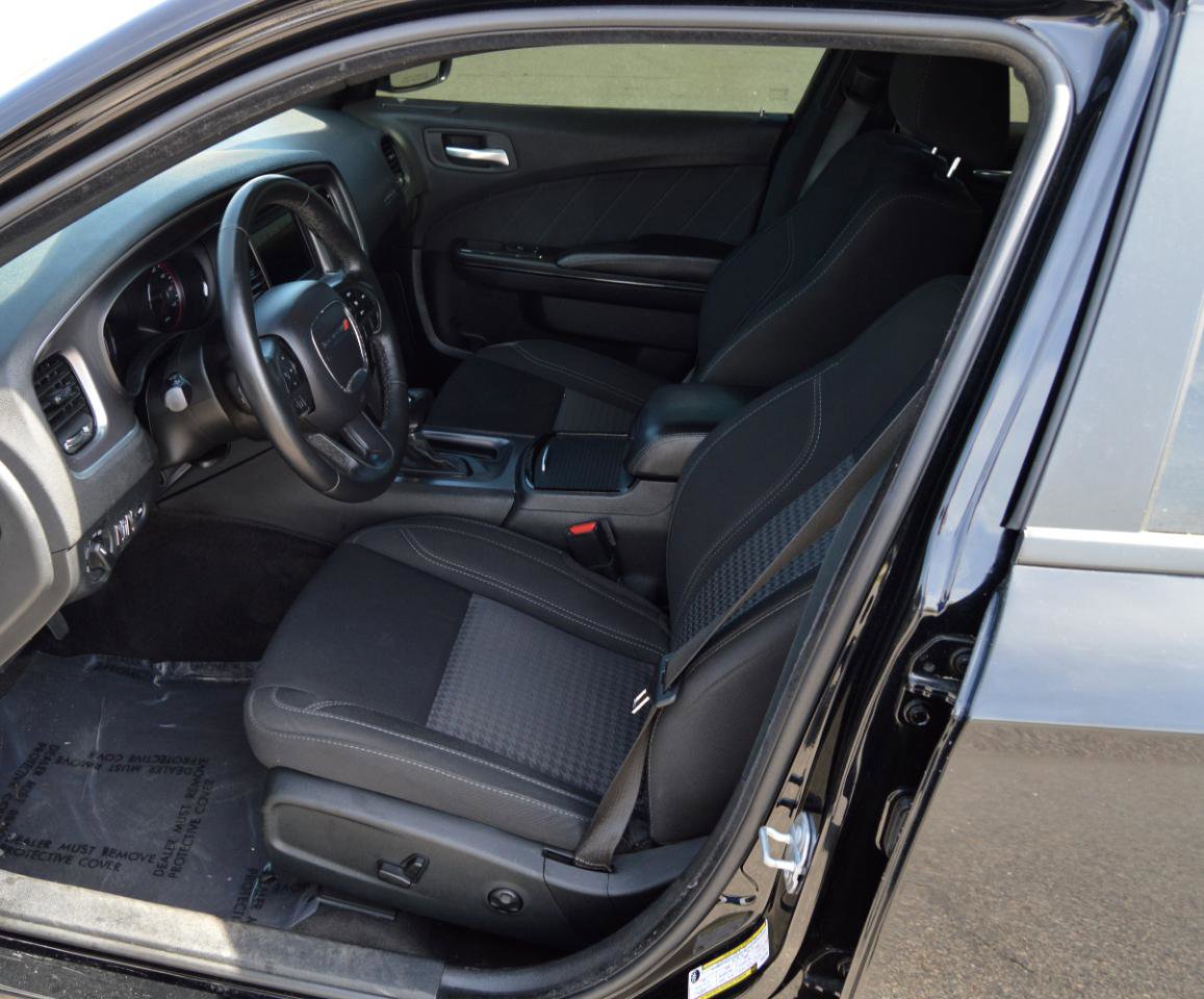 Used 2019 Dodge Charger SXT w/ Blacktop Package RWD image 10