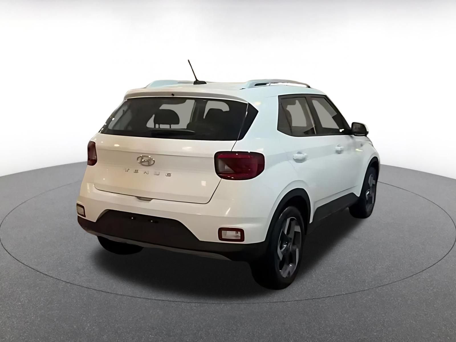 Used 2026 Hyundai Venue SEL FWD image 10