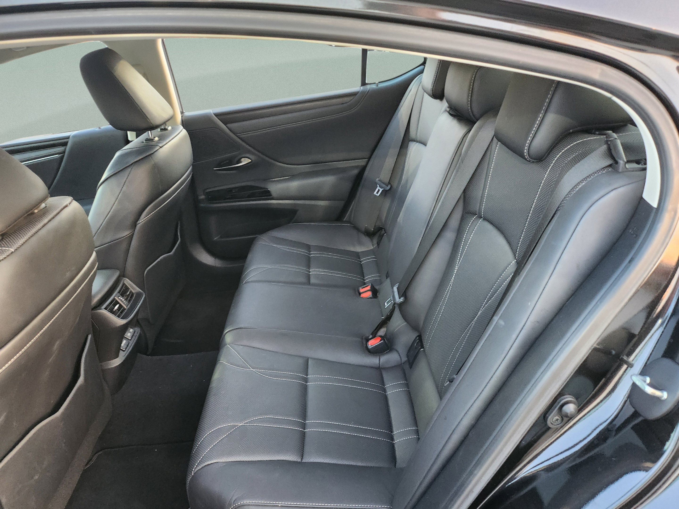 Certified 2024 Lexus ES 350 w/ Technology Package FWD image 18