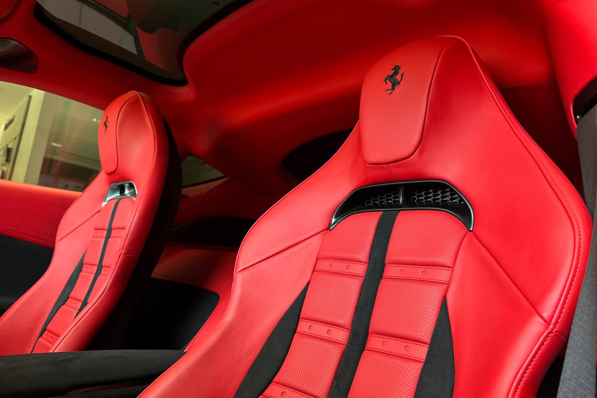 Used 2025 Ferrari 12Cilindri RWD image 5