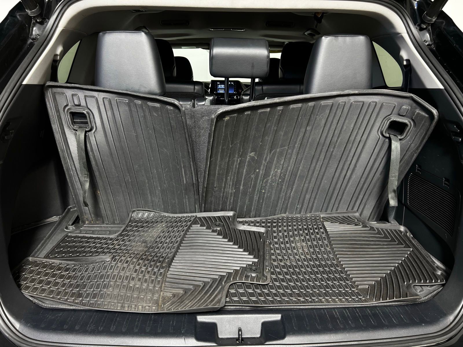 Used 2022 Toyota Highlander XLE FWD image 28