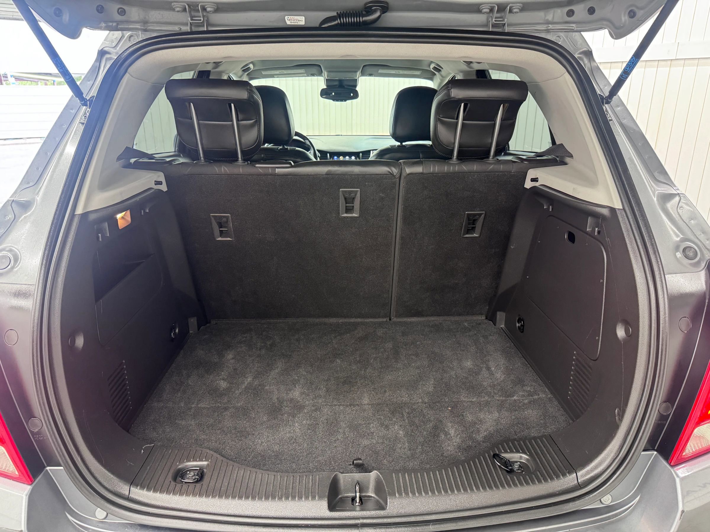 Used 2019 Chevrolet Trax LT w/ LT Convenience Package AWD/4WD image 13