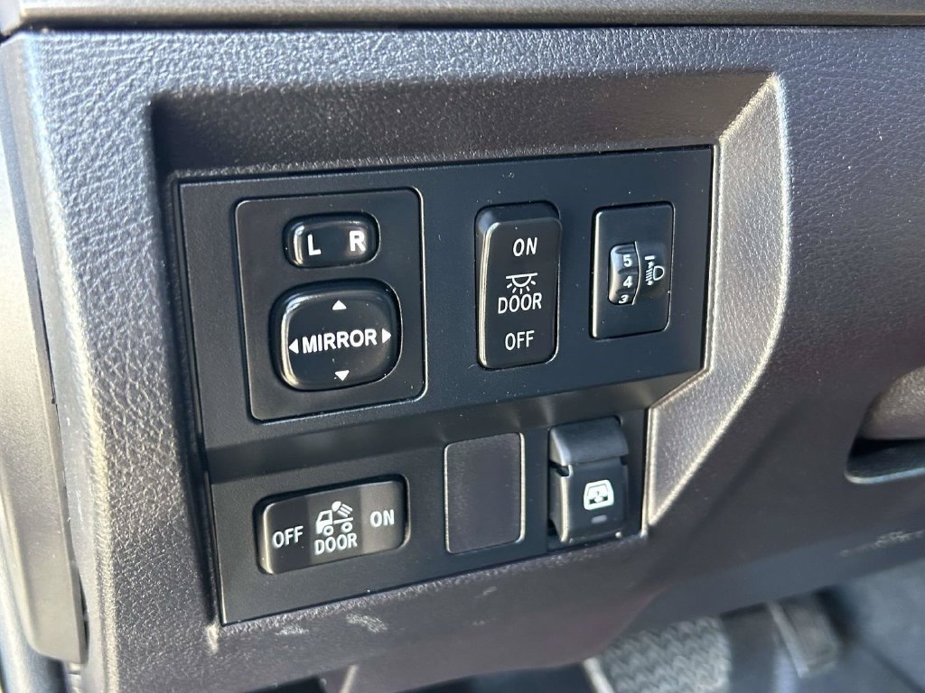 Used 2015 Toyota Tundra SR5 w/ SR5 Upgrade Package AWD/4WD image 19