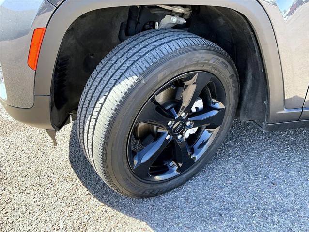 Certified 2023 Jeep Grand Cherokee Altitude AWD/4WD image 23