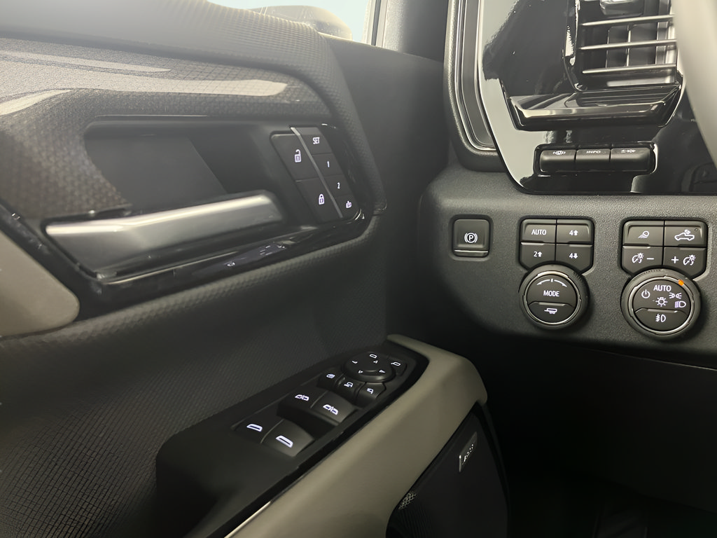 New 2026 Chevrolet Silverado 2500 ZR2 AWD/4WD image 17