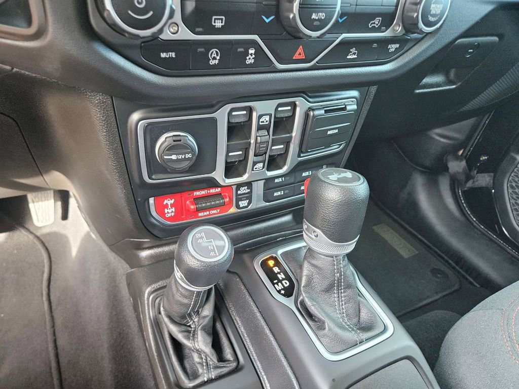 Used 2025 Jeep Wrangler Unlimited Rubicon AWD/4WD image 27