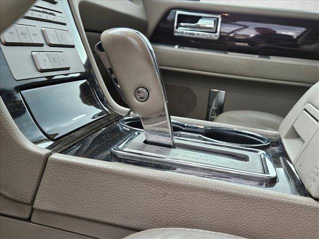 Used 2008 Lincoln Navigator image 10