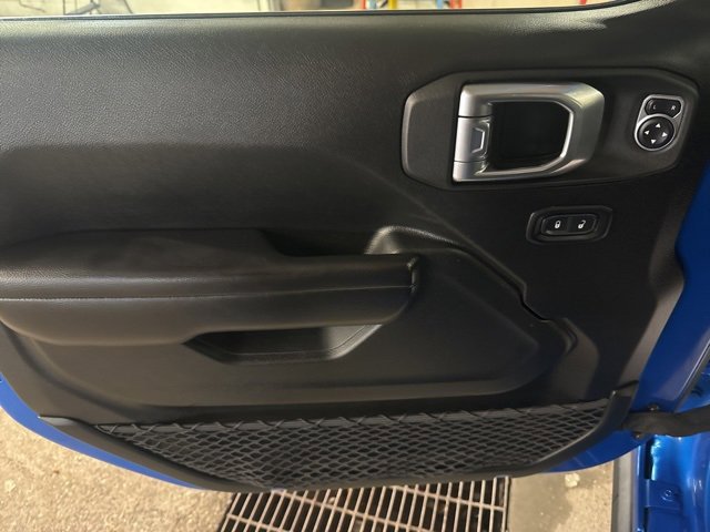 Used 2021 Jeep Gladiator Rubicon w/ Cold Weather Group image 9