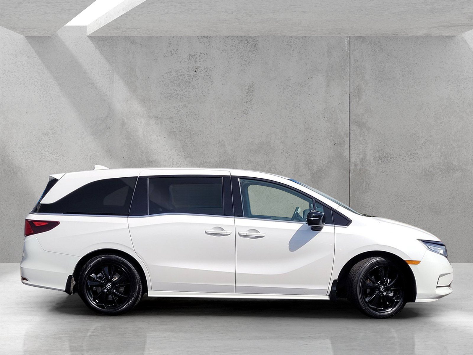 Used 2023 Honda Odyssey Sport image 4