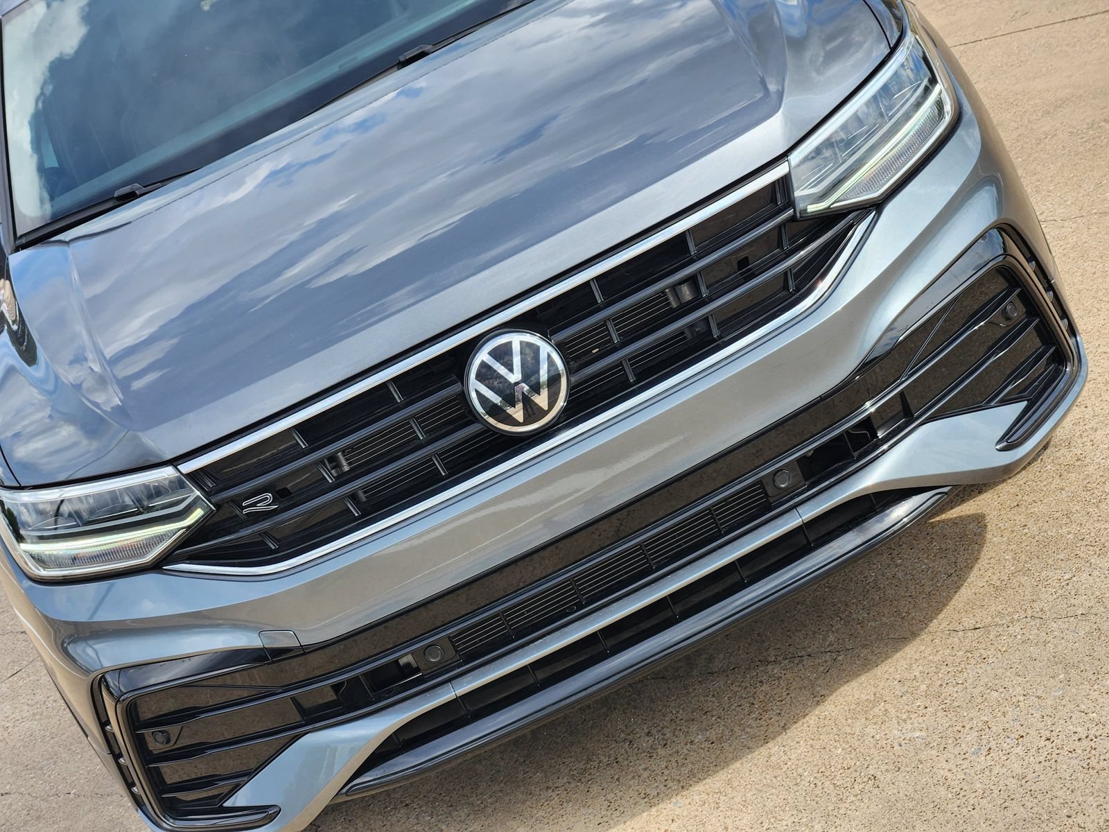 Used 2024 Volkswagen Tiguan SE R-Line AWD/4WD image 14