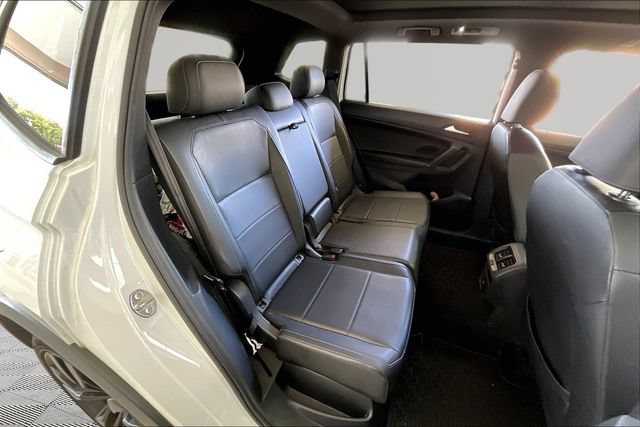 Used 2020 Volkswagen Tiguan SE R-Line AWD/4WD image 17