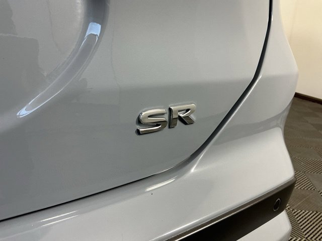Used 2023 Nissan Kicks SR w/ SR Premium Package FWD image 10