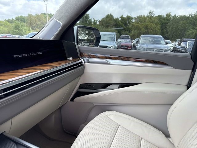 Certified 2025 Cadillac Escalade Sport Platinum w/ LPO, ONYX Package image 19