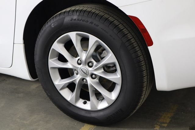 Used 2025 Chrysler Pacifica Select AWD/4WD image 38