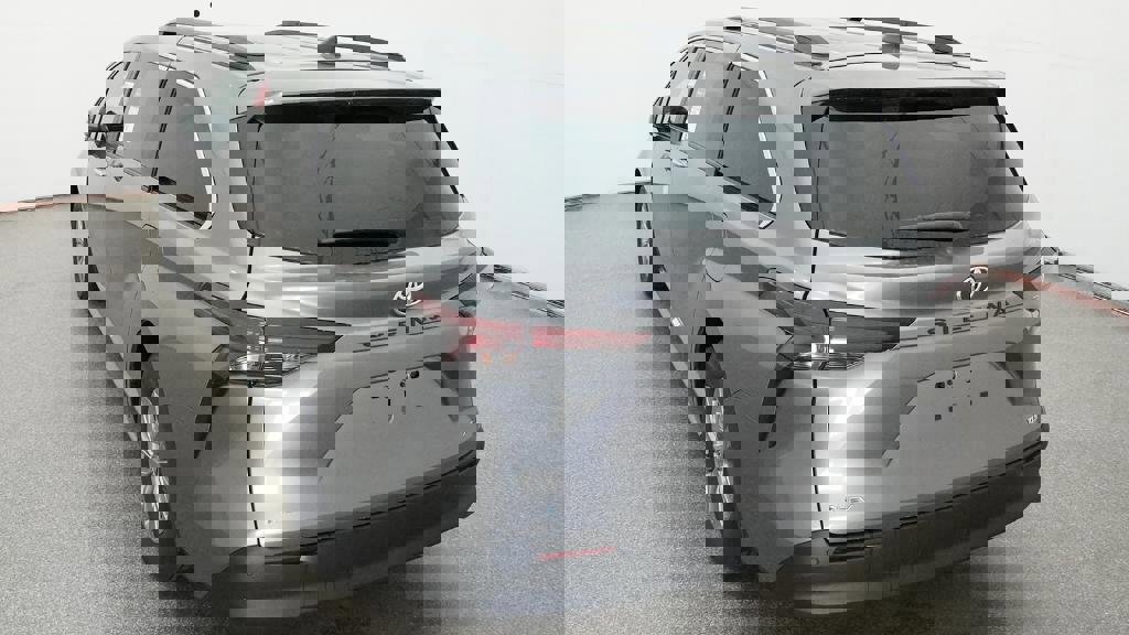 New 2026 Toyota Sienna XLE image 3