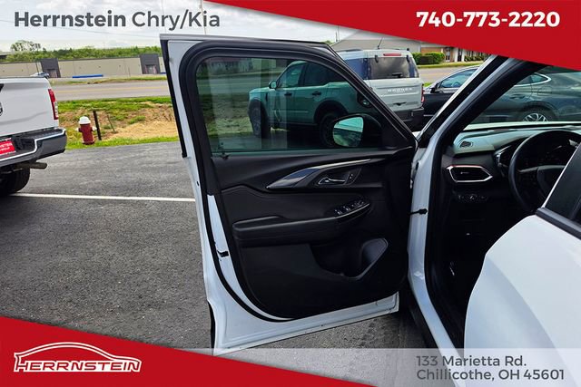 Used 2022 Chevrolet TrailBlazer RS AWD/4WD image 11