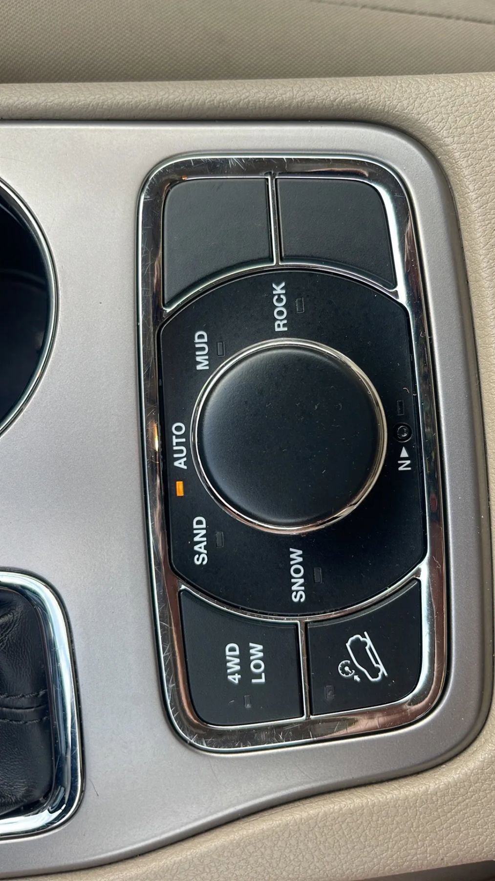 Used 2021 Jeep Grand Cherokee Laredo image 16