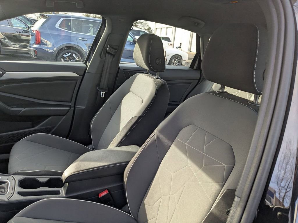 Used 2025 Volkswagen Jetta Sport image 20