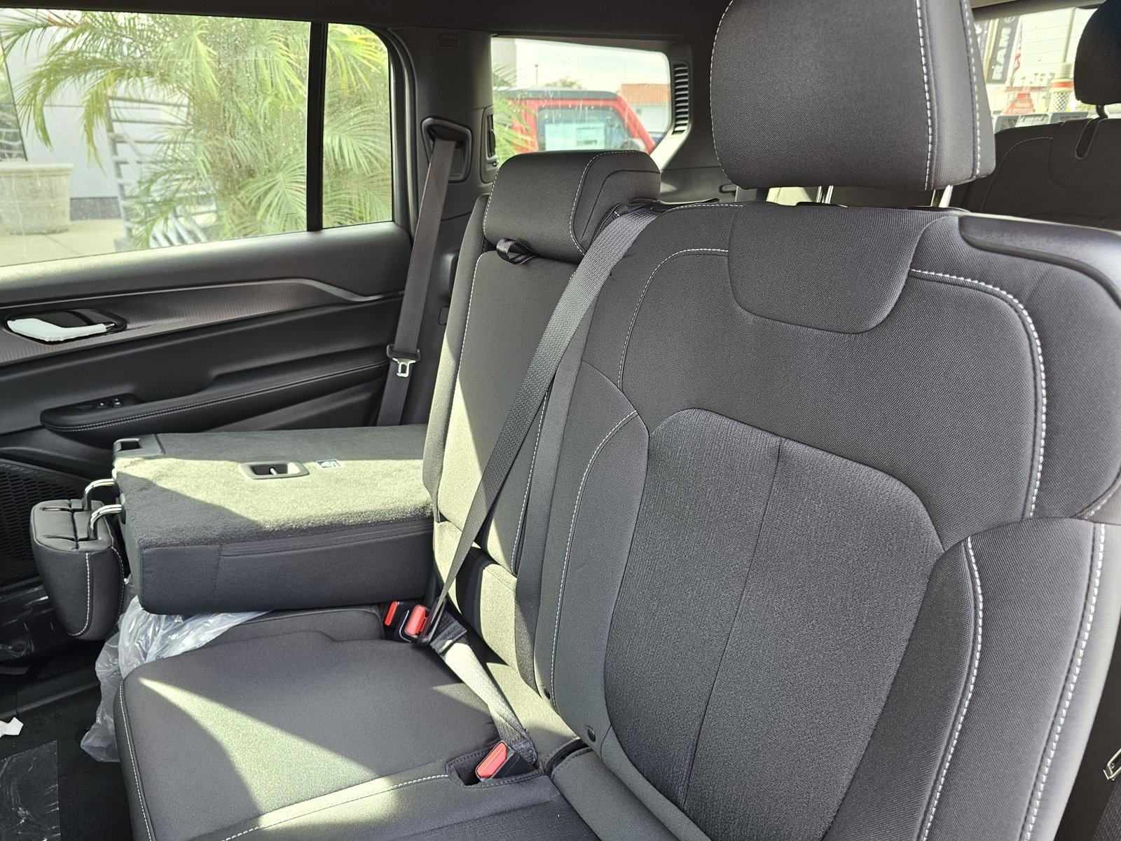 New 2025 Jeep Grand Cherokee L Laredo image 23