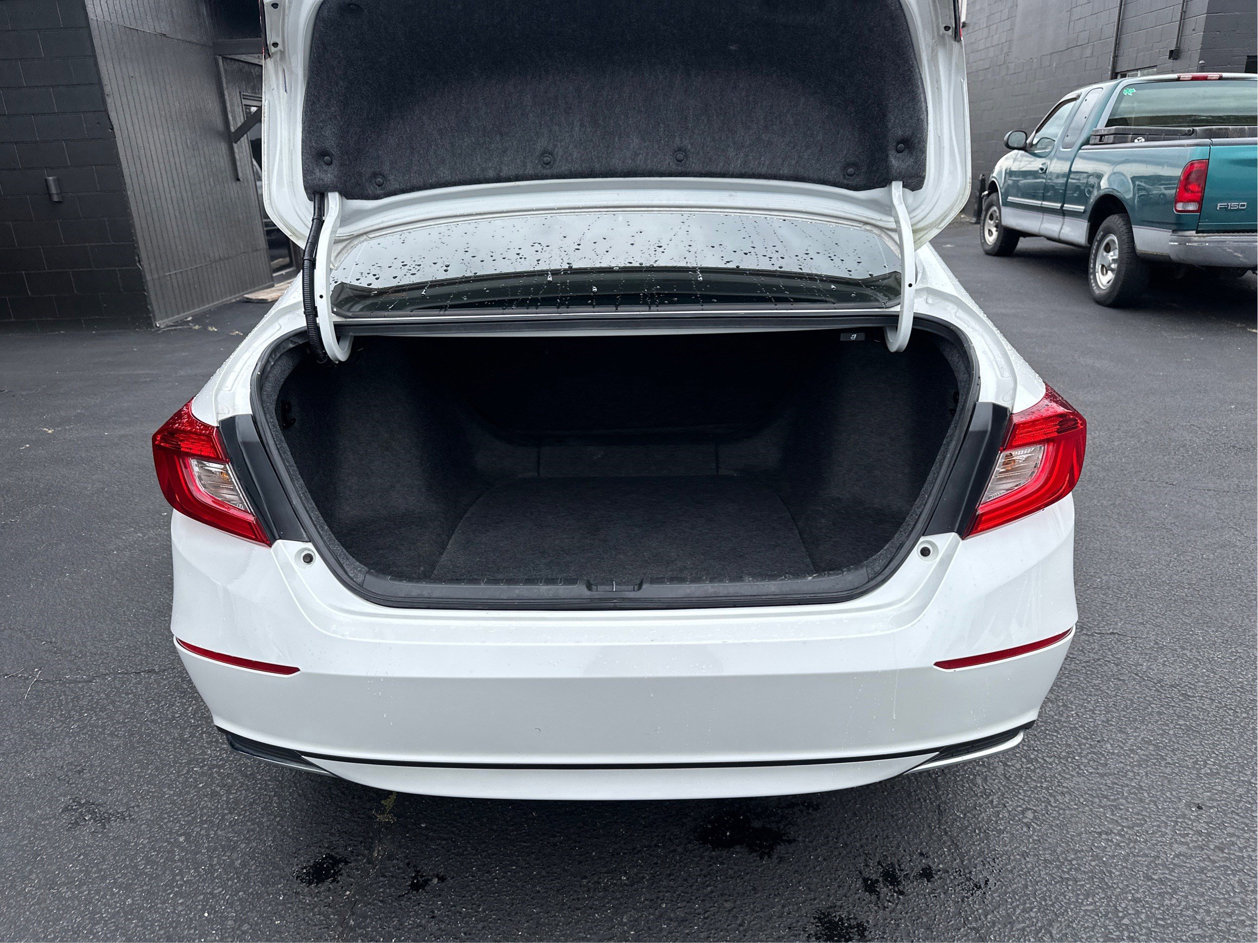 Used 2018 Honda Accord LX image 11
