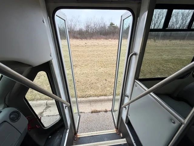 Used 2013 Ford E-350 and Econoline 350 Super Duty w/ Shuttle Bus Prep Pkg RWD image 21