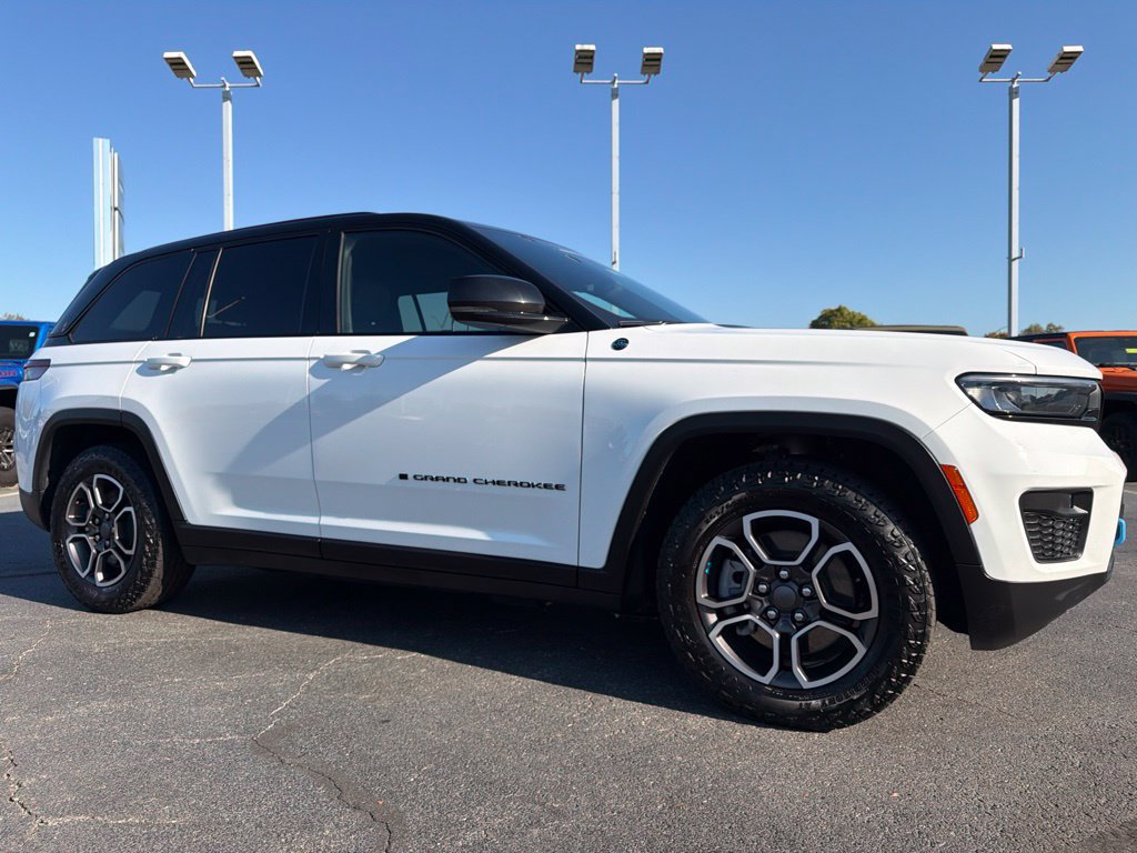 Used 2023 Jeep Grand Cherokee Trailhawk w/ Luxury Tech Group III AWD/4WD image 38