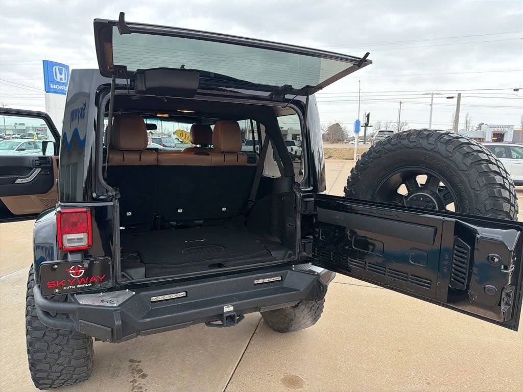 Used 2016 Jeep Wrangler Unlimited Sahara w/ Max Tow Package image 34