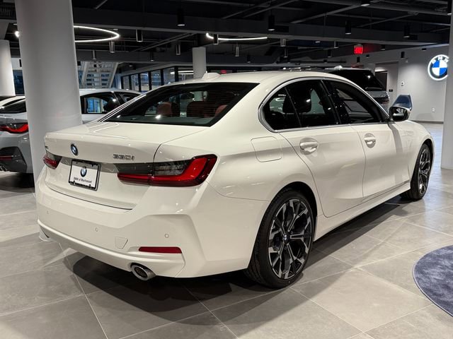 Used 2025 BMW 330i xDrive Sedan w/ M Sport Package AWD/4WD image 4