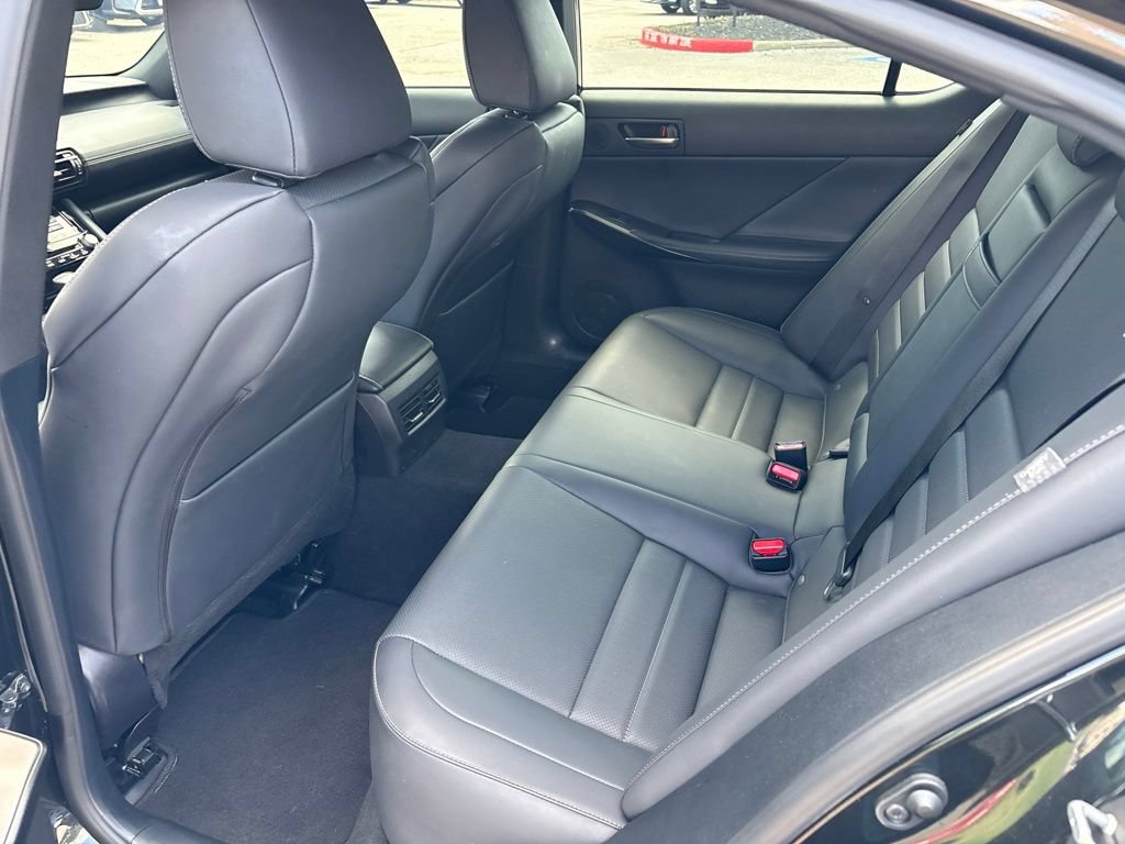 Used 2024 Lexus IS 500 RWD image 21