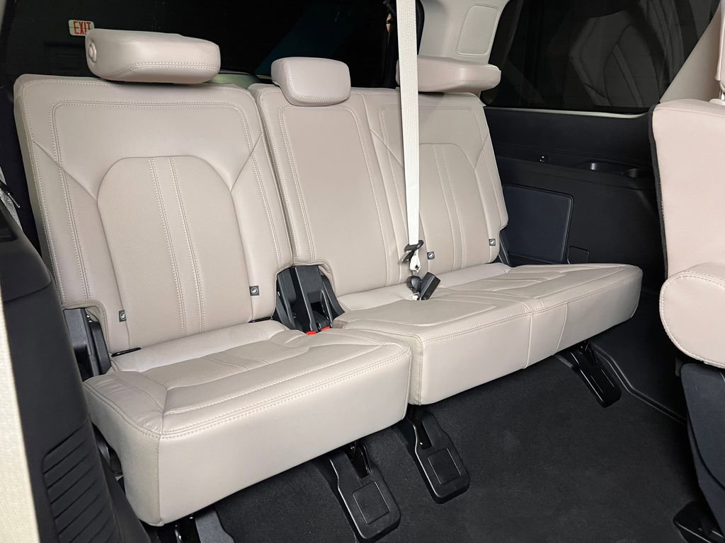 Used 2024 Ford Expedition Limited AWD/4WD image 29