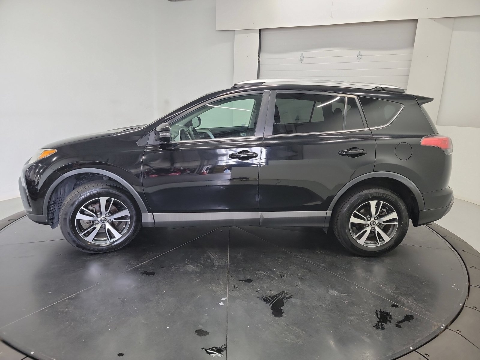 Used 2018 Toyota RAV4 XLE FWD image 4