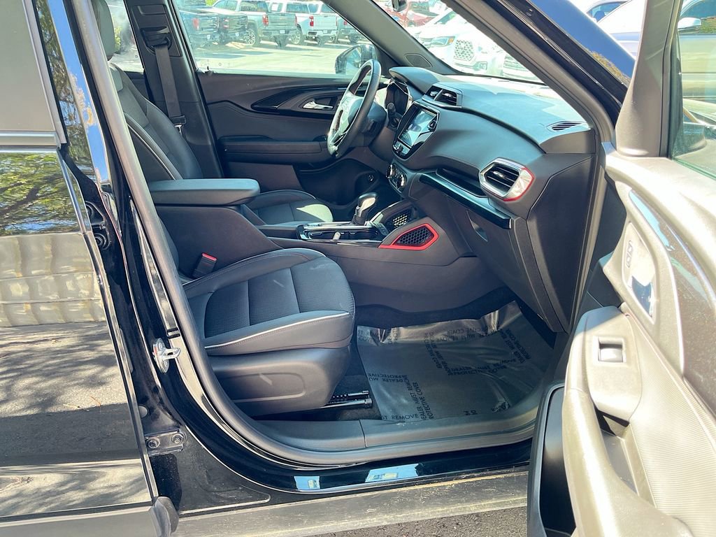Used 2023 Chevrolet TrailBlazer RS w/ Sun and Liftgate Package image 27