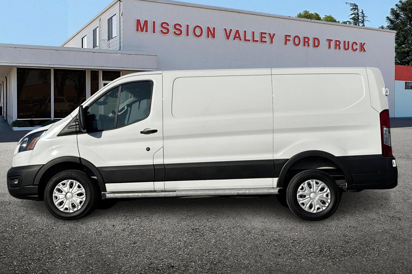 Used 2025 Ford Transit 250 Low Roof w/ Exterior Upgrade Package RWD image 7