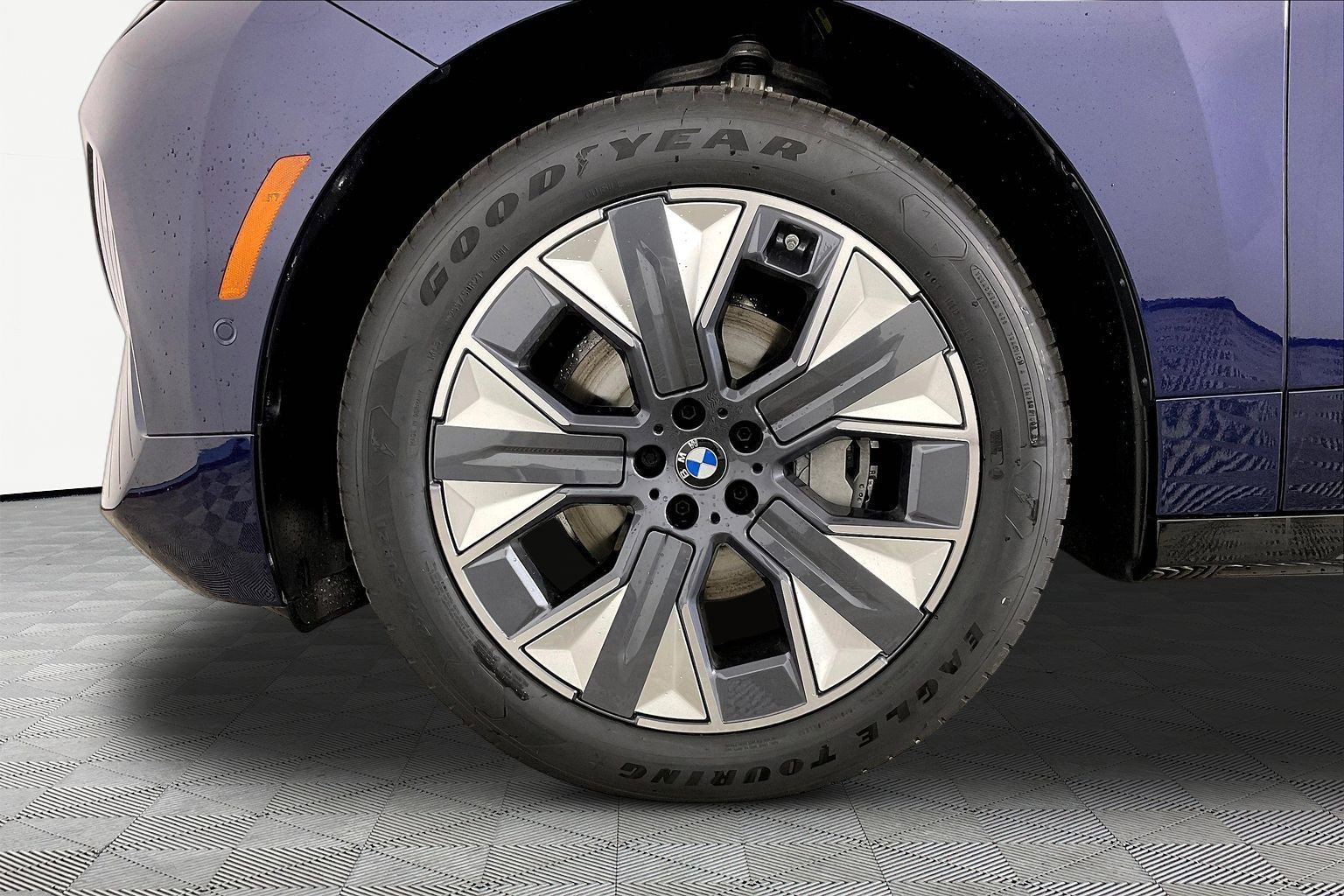 New 2026 BMW iX xDrive45 AWD/4WD image 15