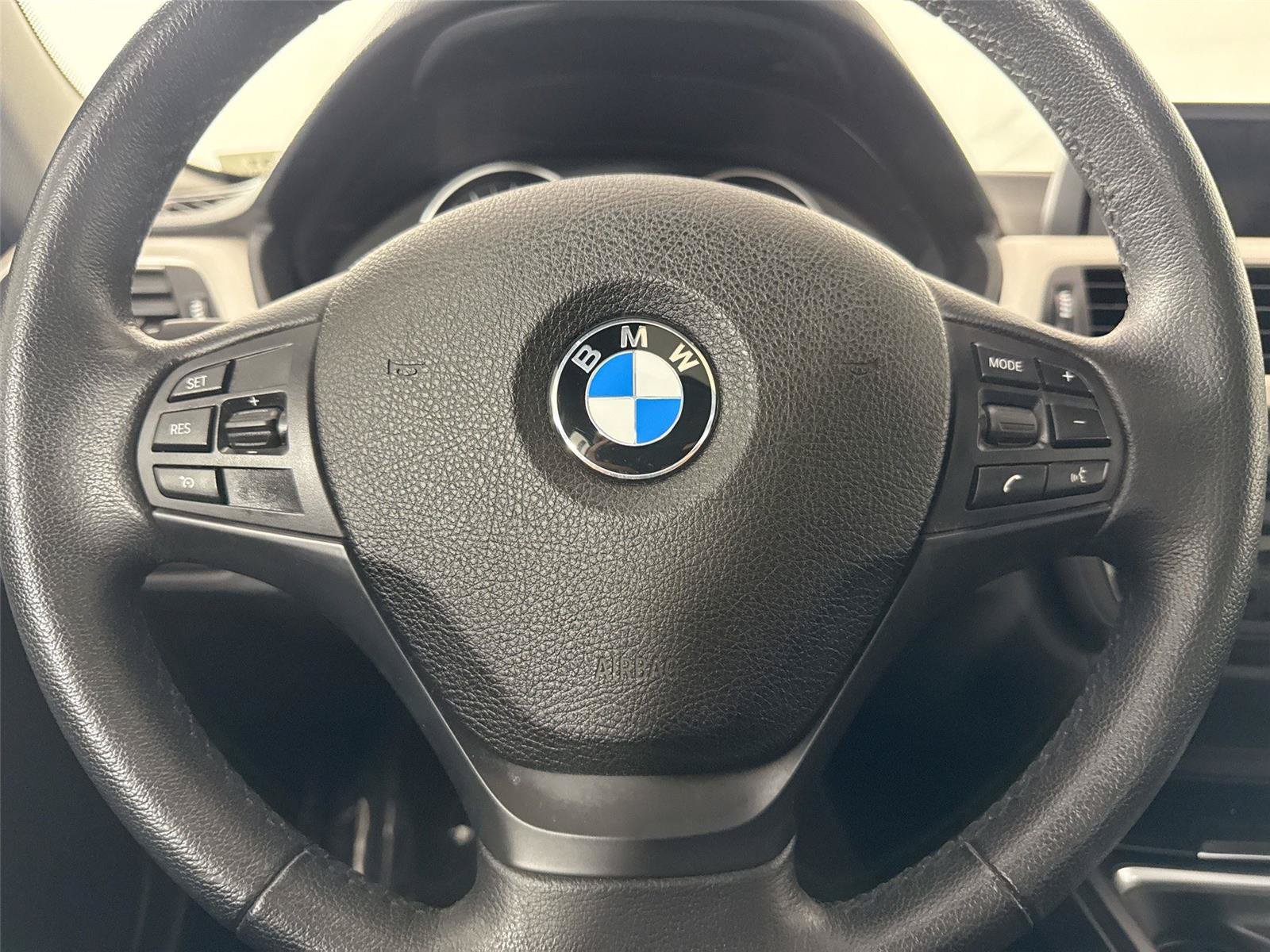 Used 2015 BMW 320i xDrive Sedan AWD/4WD image 16