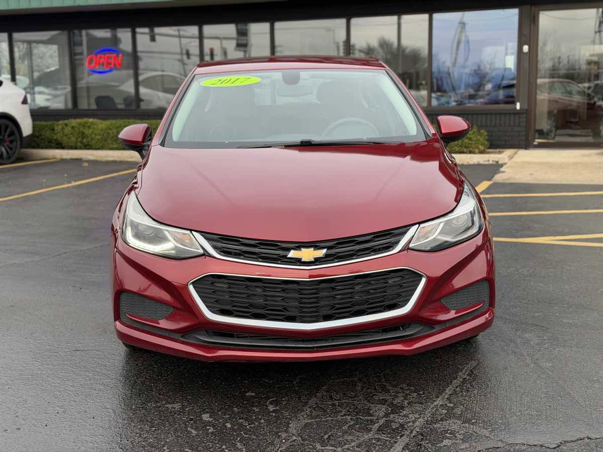 Used 2017 Chevrolet Cruze LT image 4