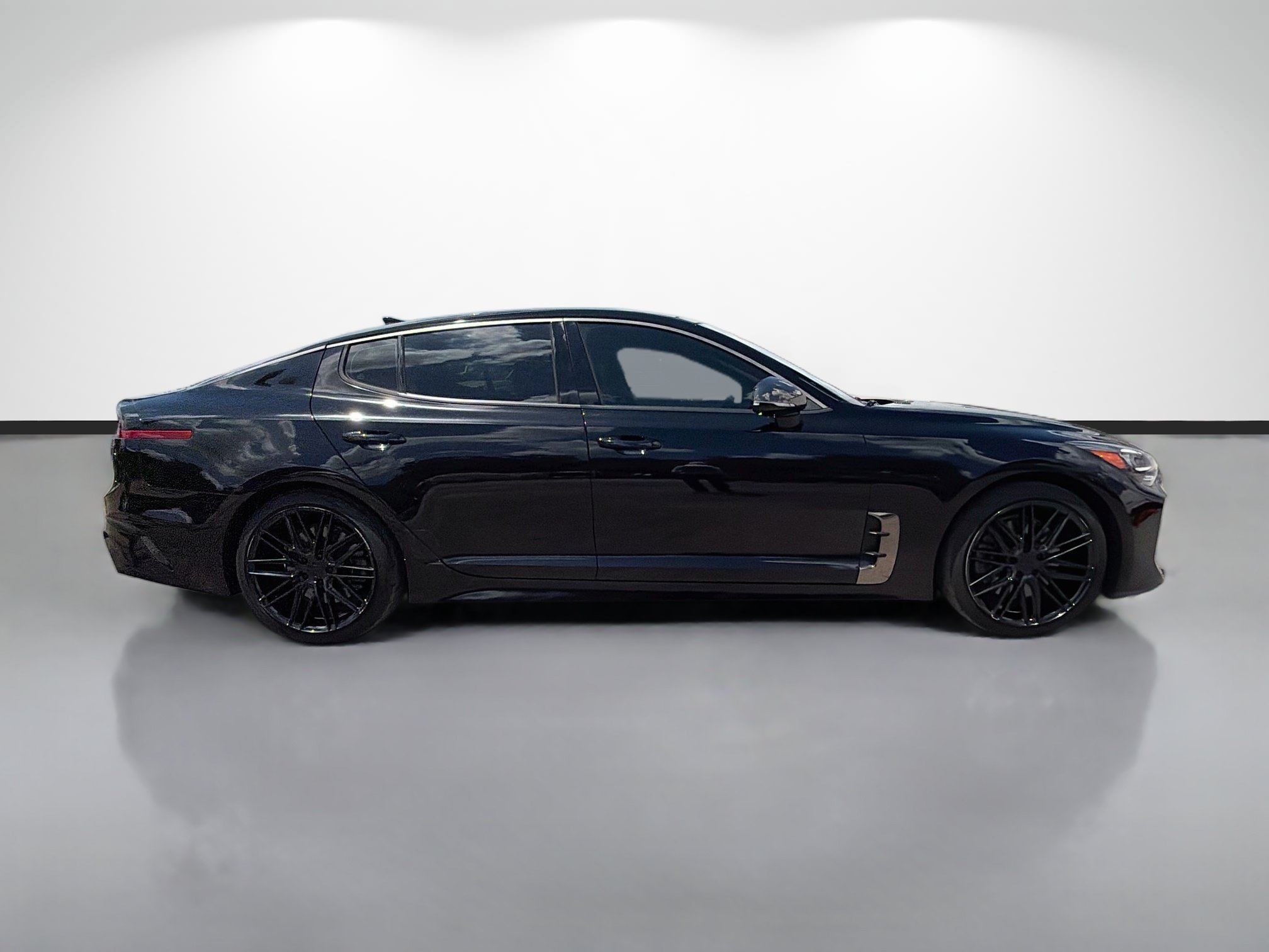 Used 2022 Kia Stinger GT-Line w/ Sun & Sound Package RWD image 6