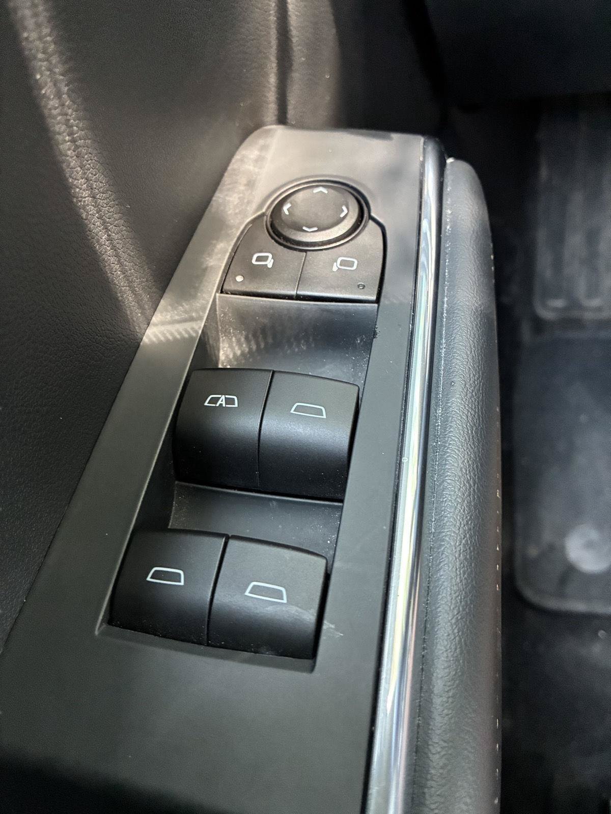 Used 2025 GMC Acadia Elevation AWD/4WD image 21